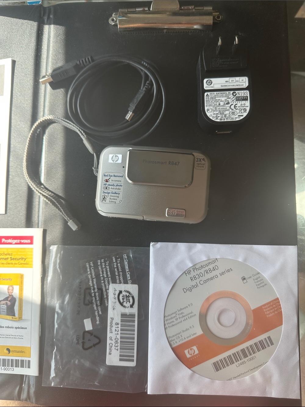 HP Photosmart R847 8.0 MP Digital Camera Silver FULL SET W/ BOX AND MANUALS MINT